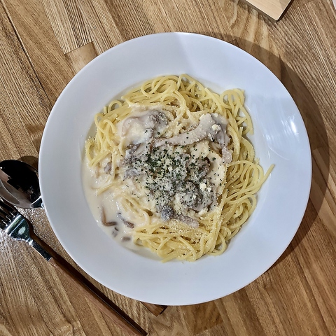 クリームソースのパスタ