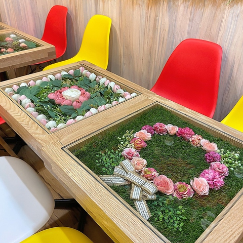 リースの花のテーブル